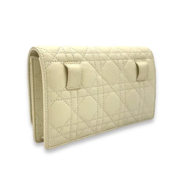 Dior Caro  Pouch White in Calfskin, Gold hardware - Image 4
