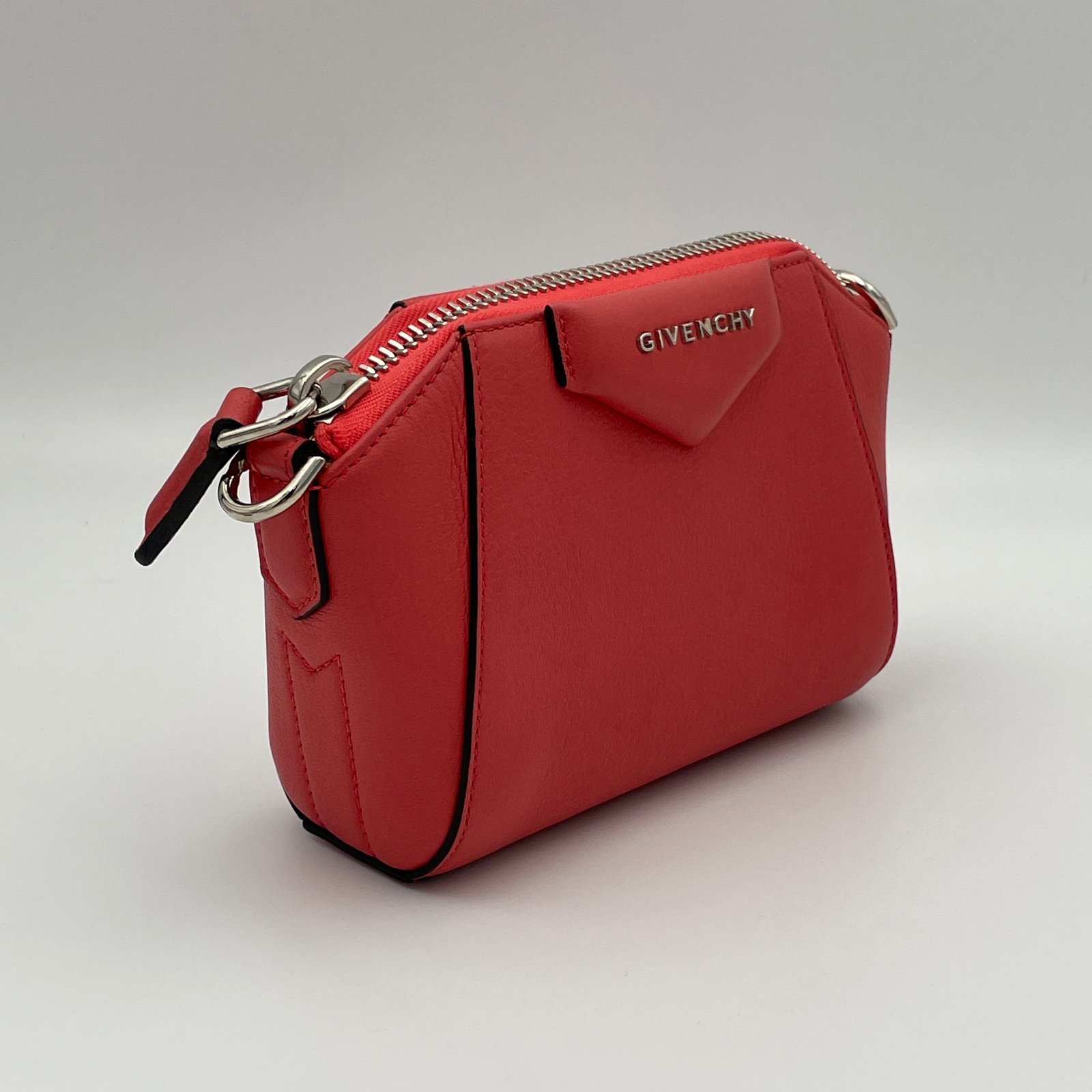 Antigona Nano Pink Crossbody Bag in Calfskin, Silver hardware - Image 3