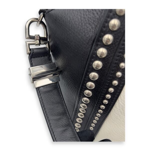 Antigona Top Handle Bag White in Calfskin, Silver hardware - Image 24