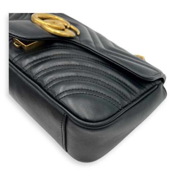 GG Marmont Shoulder Bag Medium Black in Calfskin, Gold hardware - Image 10