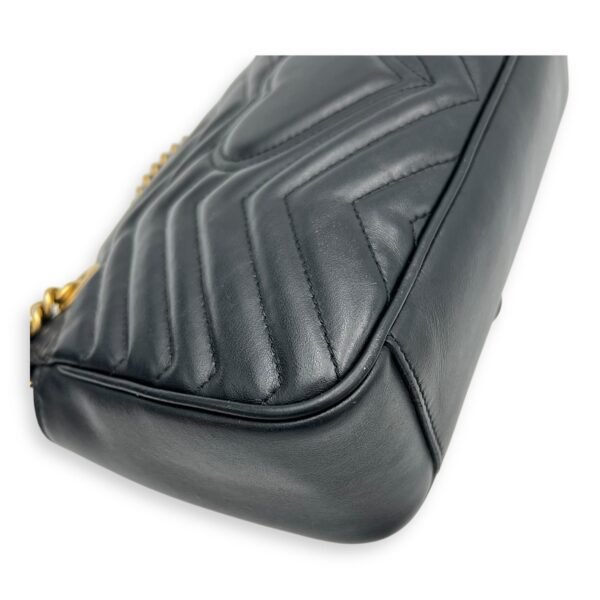 GG Marmont Shoulder Bag Medium Black in Calfskin, Gold hardware - Image 11