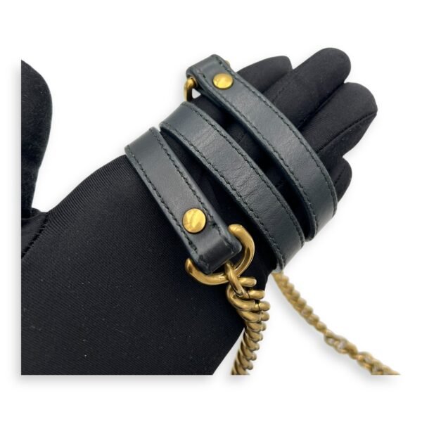 GG Marmont Shoulder Bag Medium Black in Calfskin, Gold hardware - Image 26