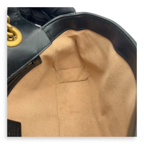 GG Marmont Shoulder Bag Medium Black in Calfskin, Gold hardware - Image 7
