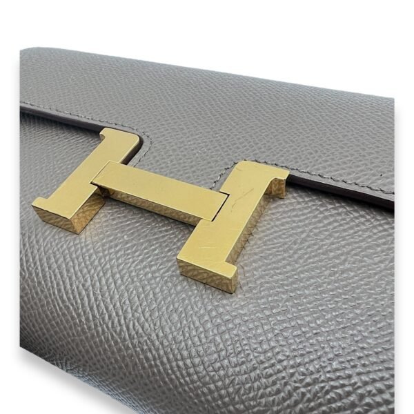 Constance To Go Brown in Epsom, Gold hardware - Image 6