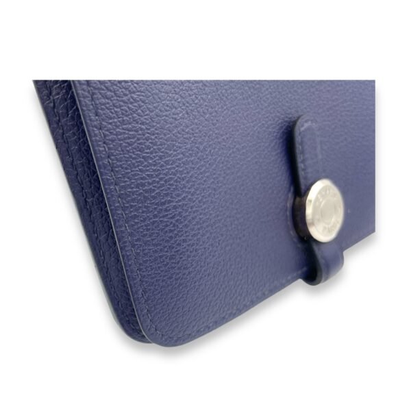 Dogon Compact Bleu Encre in Calfskin, Palladium hardware - Image 10