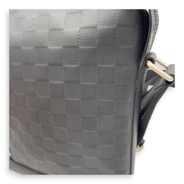 Discovery Messenger Black in Calfskin, Silver hardware - Image 10
