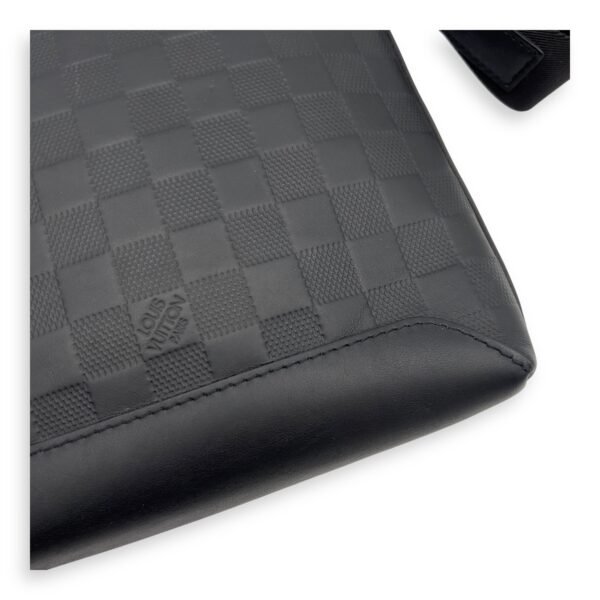 Discovery Messenger Black in Calfskin, Silver hardware - Image 11