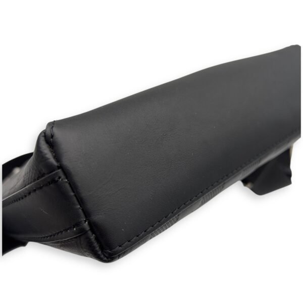 Discovery Messenger Black in Calfskin, Silver hardware - Image 12