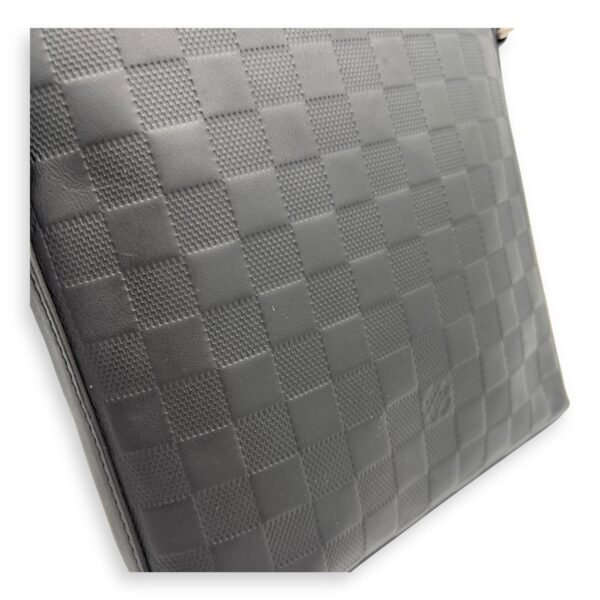 Discovery Messenger Black in Calfskin, Silver hardware - Image 13