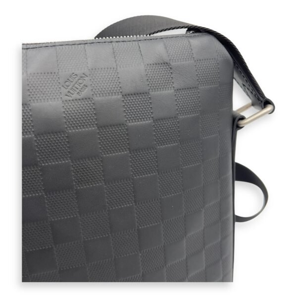 Discovery Messenger Black in Calfskin, Silver hardware - Image 14
