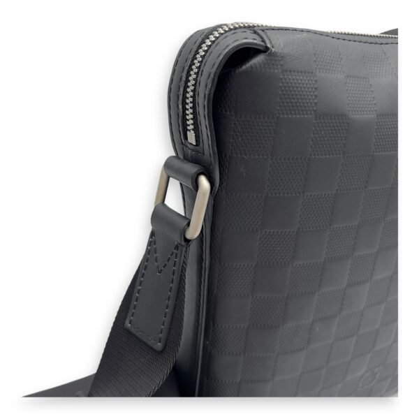 Discovery Messenger Black in Calfskin, Silver hardware - Image 19