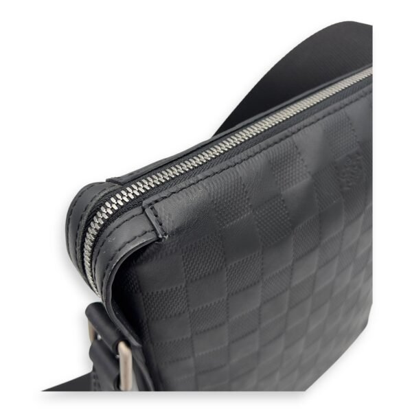 Discovery Messenger Black in Calfskin, Silver hardware - Image 21