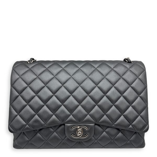 Classic Shoulder Bag Maxi Silver in Lambskin, Silver hardware