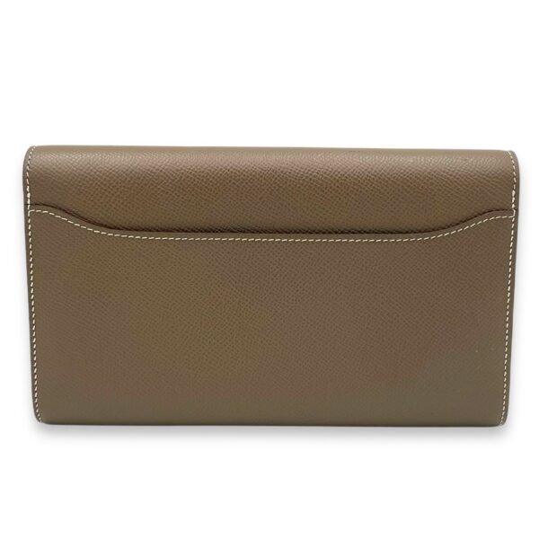 Constance On The Go Etoupe in Epsom, Gold hardware - Image 2