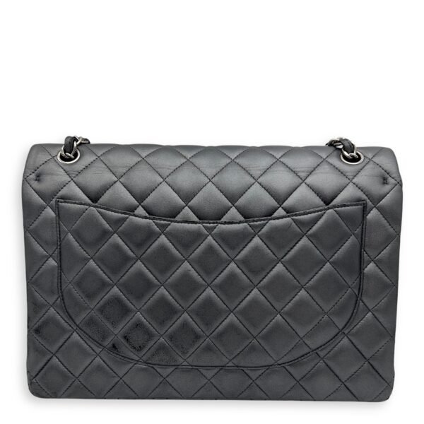 Classic Shoulder Bag Maxi Silver in Lambskin, Silver hardware - Image 2