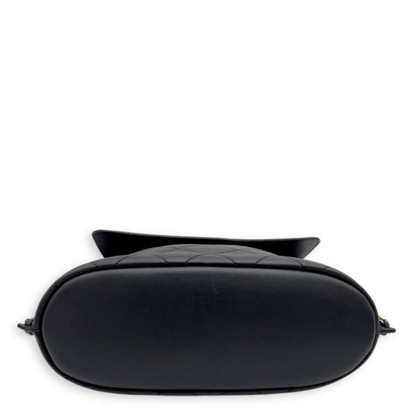 CC Chain Side Black Shoulder Bag in Calfskin, Gold hardware - Image 3