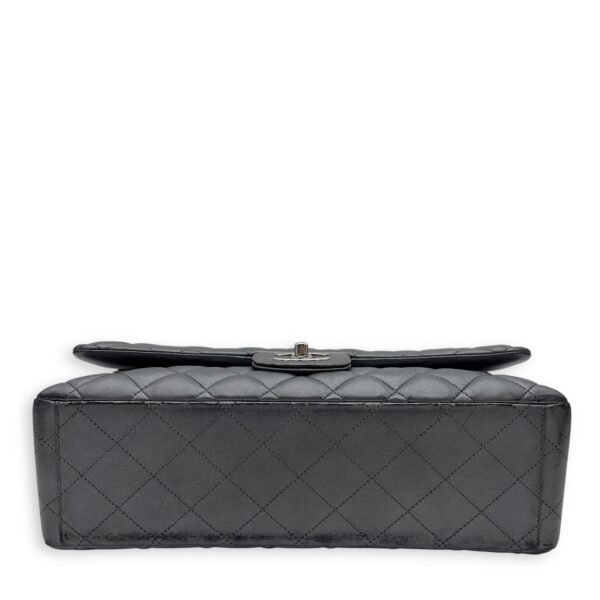 Classic Shoulder Bag Maxi Silver in Lambskin, Silver hardware - Image 5