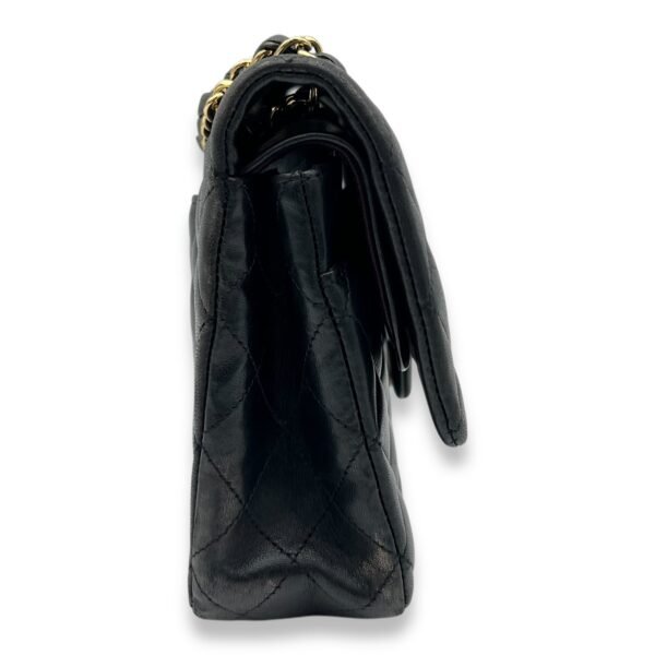 Classic Medium Black Shoulder Bag in Lambskin, Gold hardware - Image 3
