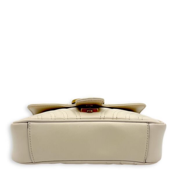 GG Marmont Shoulder Bag Mini White in Calfskin, Gold hardware - Image 5