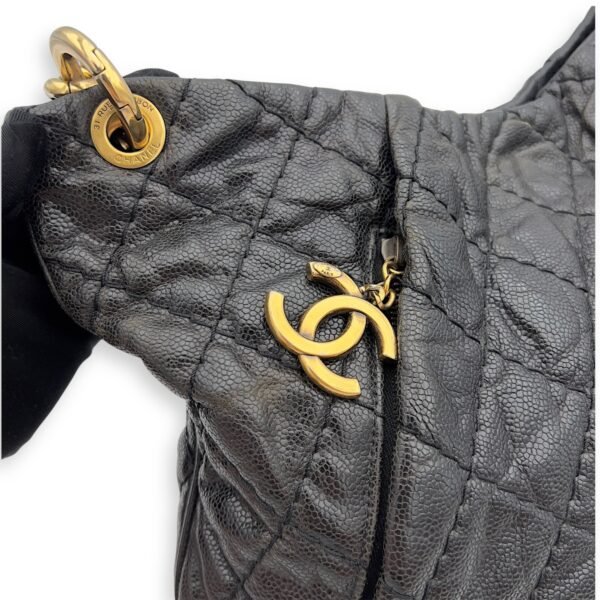 Coco Pleats Hobo Top handle bag in Caviar leather, Gold Hardware - Image 6