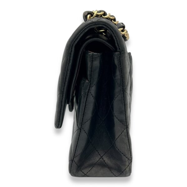 Classic Medium Black Shoulder Bag in Lambskin, Gold hardware - Image 4