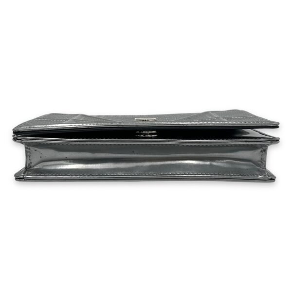 Diorama Wallet On Chain Silver in Calfskin, Silver hardware - Image 5