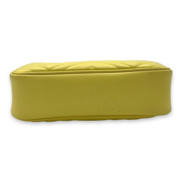 GG Marmont Crossbody Bag Medium Yellow in Calfskin, Silver hardware - Image 5