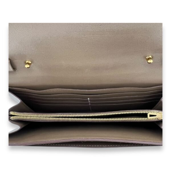 Constance On The Go Etoupe in Epsom, Gold hardware - Image 6