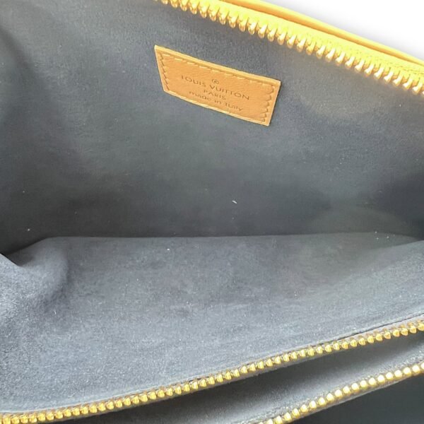 Coussin Beige Crossbody Bag in Calfskin, Gold hardware - Image 6