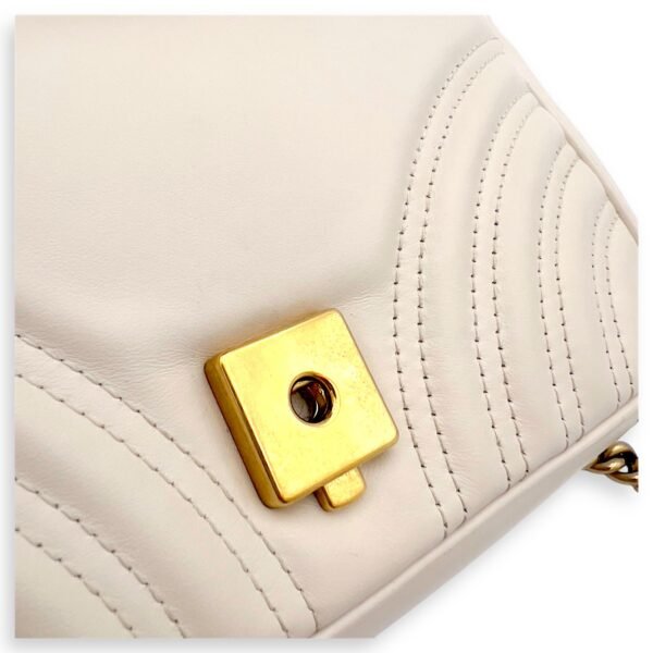 GG Marmont Shoulder Bag Mini White in Calfskin, Gold hardware - Image 7