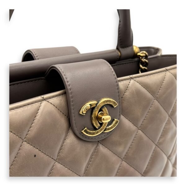 Gold Bar Beige Top Handle Bag in Calfskin, Gold hardware - Image 6