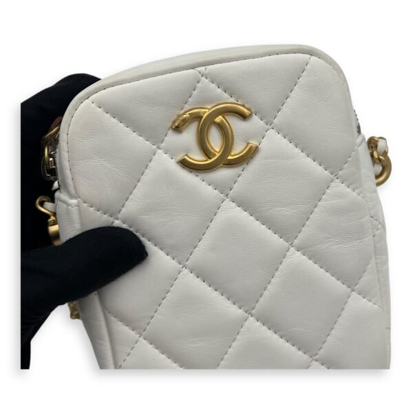 CC Camera Crossbody Bag White in Lambskin, Gold hardware - Image 7