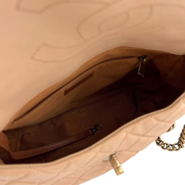 Flap Bag Beige Shoulder Bag in Lambskin, Gold hardware - Image 5