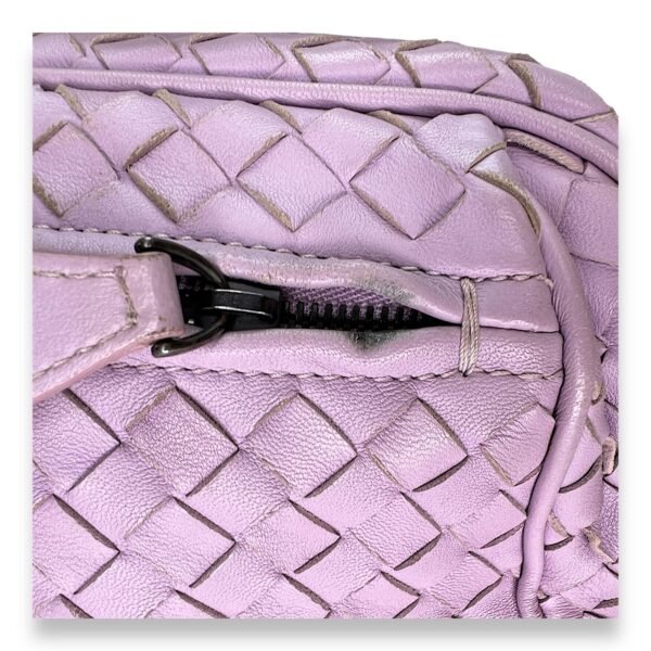 Messenger Crossbody bag in Intrecciato leather, Gunmetal Hardware - Image 7