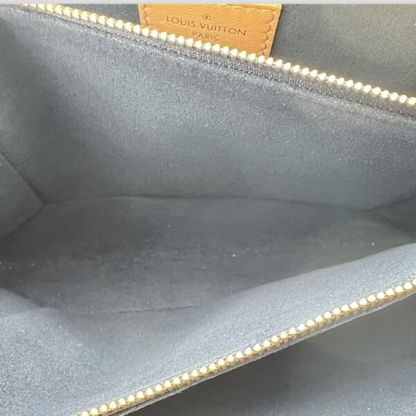 Coussin Beige Crossbody Bag in Calfskin, Gold hardware - Image 7