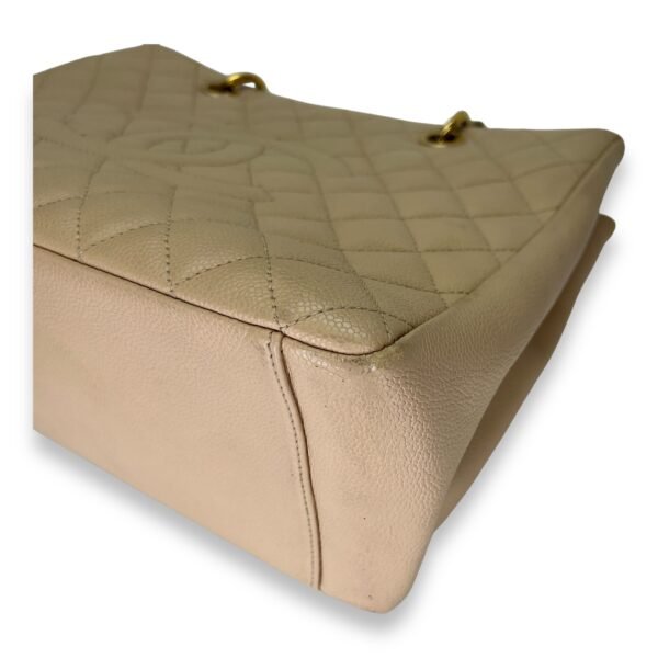 GST Beige Shoulder Bag in Caviar Leather, Gold hardware - Image 8