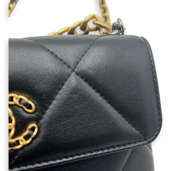 C19 Chain Pouch Black Crossbody Bag in Lambskin, Mixed hardware - Image 8