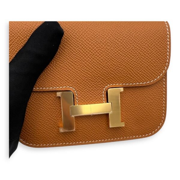 Constance Slim Toffee Wallet in Epsom, Gold hardware - Image 12