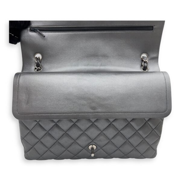 Classic Shoulder Bag Maxi Silver in Lambskin, Silver hardware - Image 6