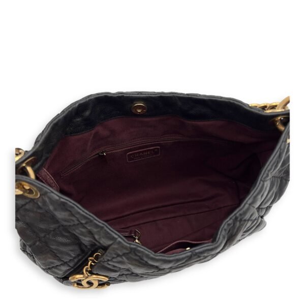 Coco Pleats Hobo Top handle bag in Caviar leather, Gold Hardware - Image 5