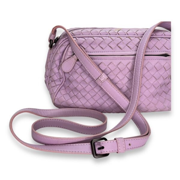 Messenger Crossbody bag in Intrecciato leather, Gunmetal Hardware - Image 9