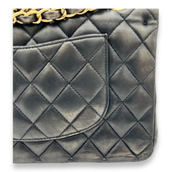 Classic Medium Black Shoulder Bag in Lambskin, Gold hardware - Image 8