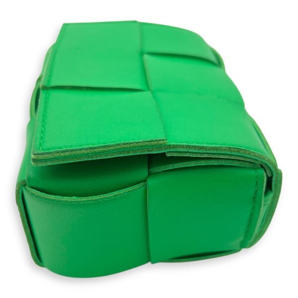 Cassette Green Crossbody Bag in Lambskin, Gold hardware - Image 9