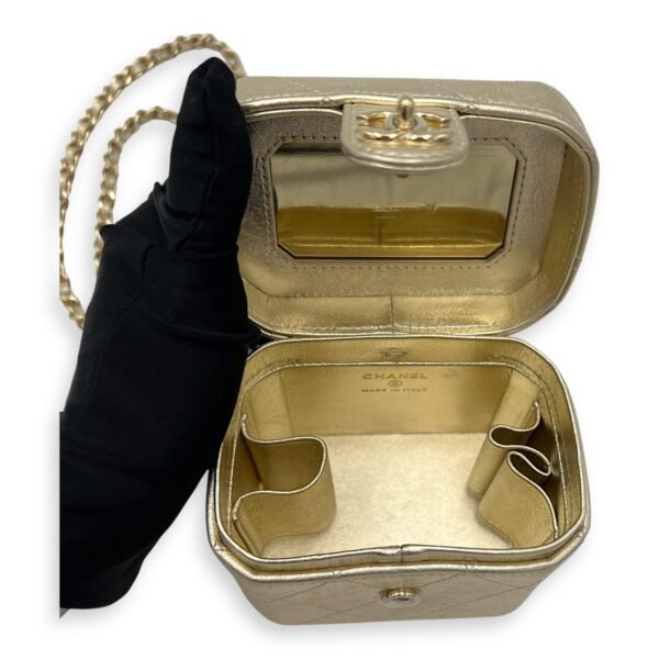 CC Vanity Bag Gold in Lambskin, Gold hardware - Image 6