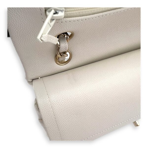 Classic Shoulder Bag White in Caviar Leather, Light Gold hardware - Image 9