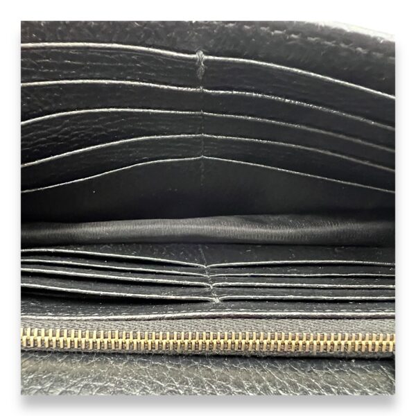 Interlocking G Wallet On Chain Black in Calfskin, Light Gold hardware - Image 10