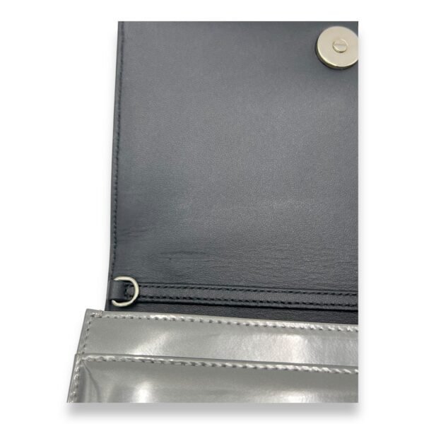 Diorama Wallet On Chain Silver in Calfskin, Silver hardware - Image 10