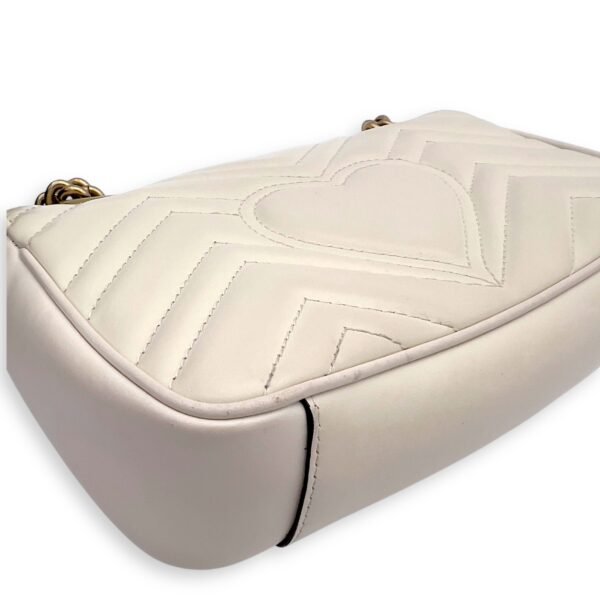 GG Marmont Shoulder Bag Mini White in Calfskin, Gold hardware - Image 10
