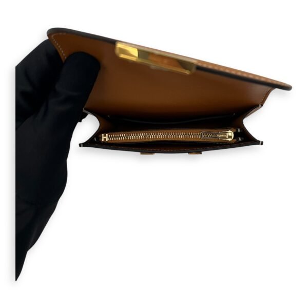 Constance Slim Toffee Wallet in Epsom, Gold hardware - Image 9