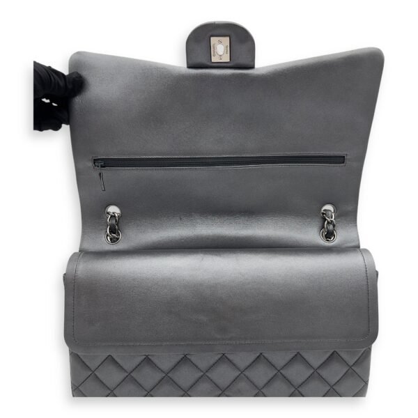 Classic Shoulder Bag Maxi Silver in Lambskin, Silver hardware - Image 10